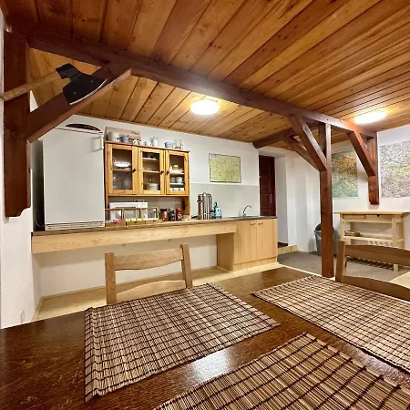 山林小屋 Smrk